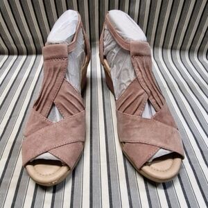earth Sandals Heels Women Size 8.5 Cuavet Blush Pink Suede Peep Toe Aankle Strap